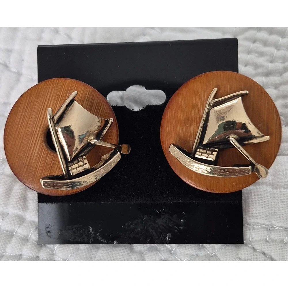 Vintage Swank Cufflinks Wood Gold Sailboat Nautical Boat Mid Century Jewelry